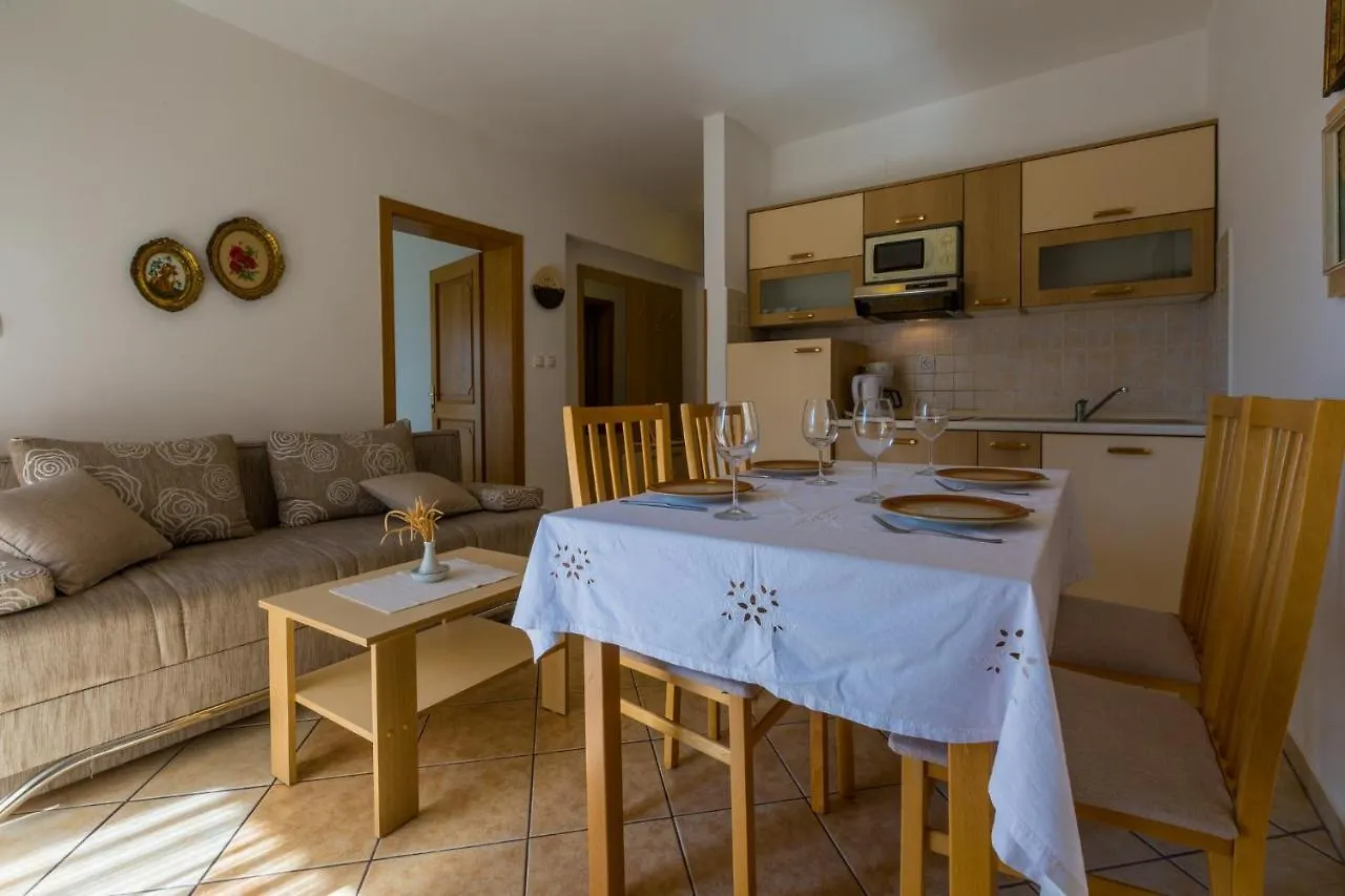 Apartments Domino R Dramalj Maison d'hôtes