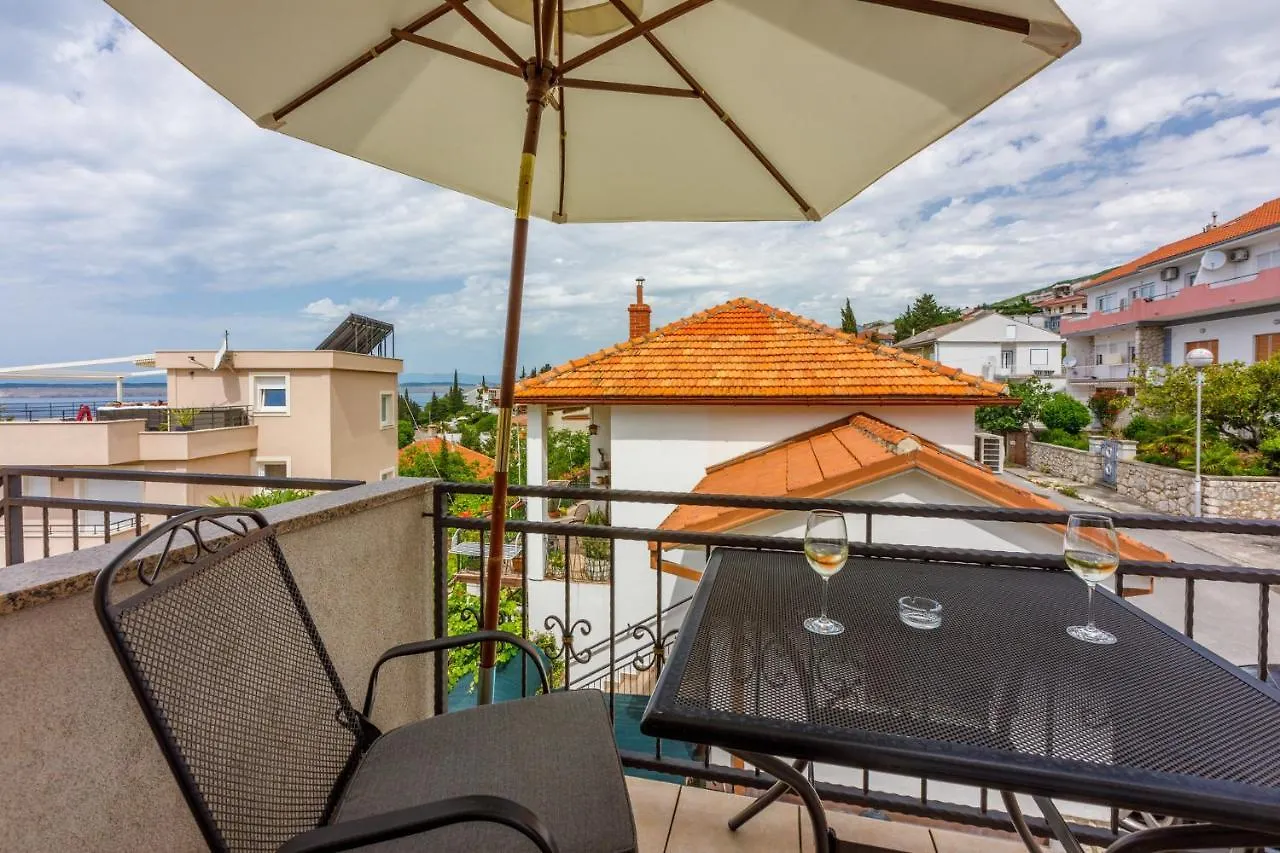 Apartments Domino R Dramalj